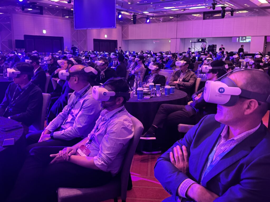 Showtime VRで数百台のVRヘッドセットをコントロールしている様子