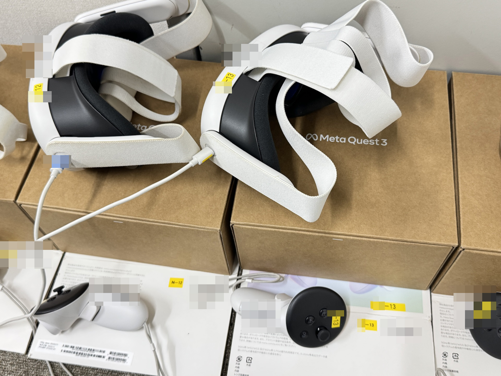 VRヘッドセットに個体識別用のラベルを貼る