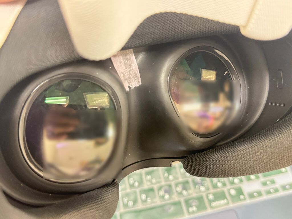 接顔部分のセンサーにもテープを貼る